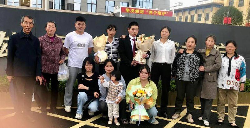 【国度代祷信息更新·云南镇雄常昊弟兄】2024051420240514中国的下午五点钟国度祷告会消息：常昊弟兄今天下午出狱回到家中，感谢主垂听我们的祷告，求主继续坚固常昊弟兄和恩霖姊妹一家，赐他们恩典够用和团聚的喜乐！