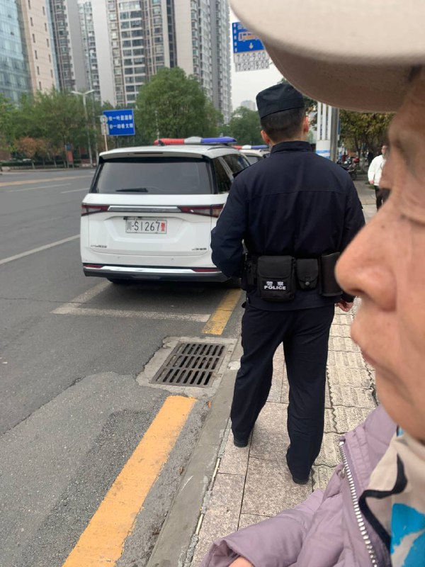 【秋雨圣约教会代祷信息更新】20231110  昨天上午（11月9日），李英强长老及同工们到四川达州好土地布道所探访弟兄姊妹，并举行洗礼和圣餐敬拜，聚会敬拜中遭遇多部门联合执法，共计十三名弟兄姊妹被带到派出所，直至深夜，戴志超传道和安彦魁传道等十一名弟兄姊妹均被释放