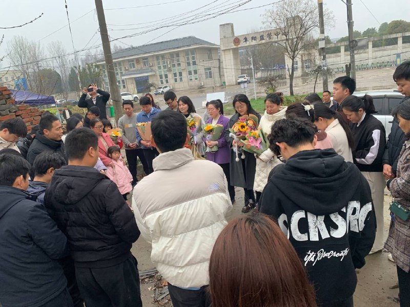 【国度代祷信息更新·阜阳麦种归正教会】20240324感谢大家的代祷，阜阳麦种教会的弟兄姐妹今晨接到了8位在聚会时被带走拘留13日的肢体们