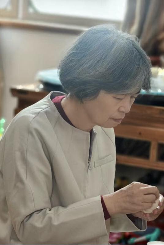 【国度代祷信息更新】邢文香师母提前两年出狱 以下转自郑乐国牧师11月8日Facebook：鼓舞人心的消息，浙江金華包國華牧師的妻子邢文香提前兩年出獄，算是浙江方面釋放出一絲的善意