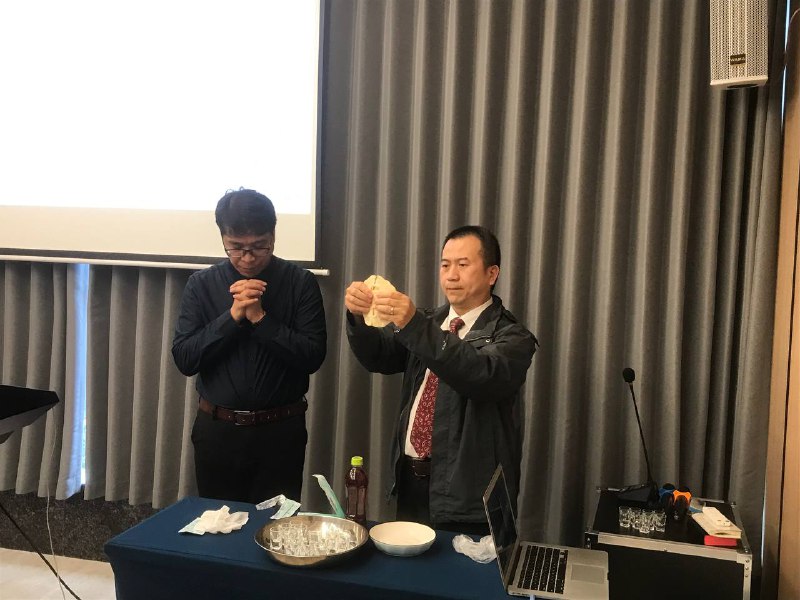 【秋雨圣约教会代祷信息更新】20231110  昨天上午（11月9日），李英强长老及同工们到四川达州好土地布道所探访弟兄姊妹，并举行洗礼和圣餐敬拜，聚会敬拜中遭遇多部门联合执法，共计十三名弟兄姊妹被带到派出所，直至深夜，戴志超传道和安彦魁传道等十一名弟兄姊妹均被释放